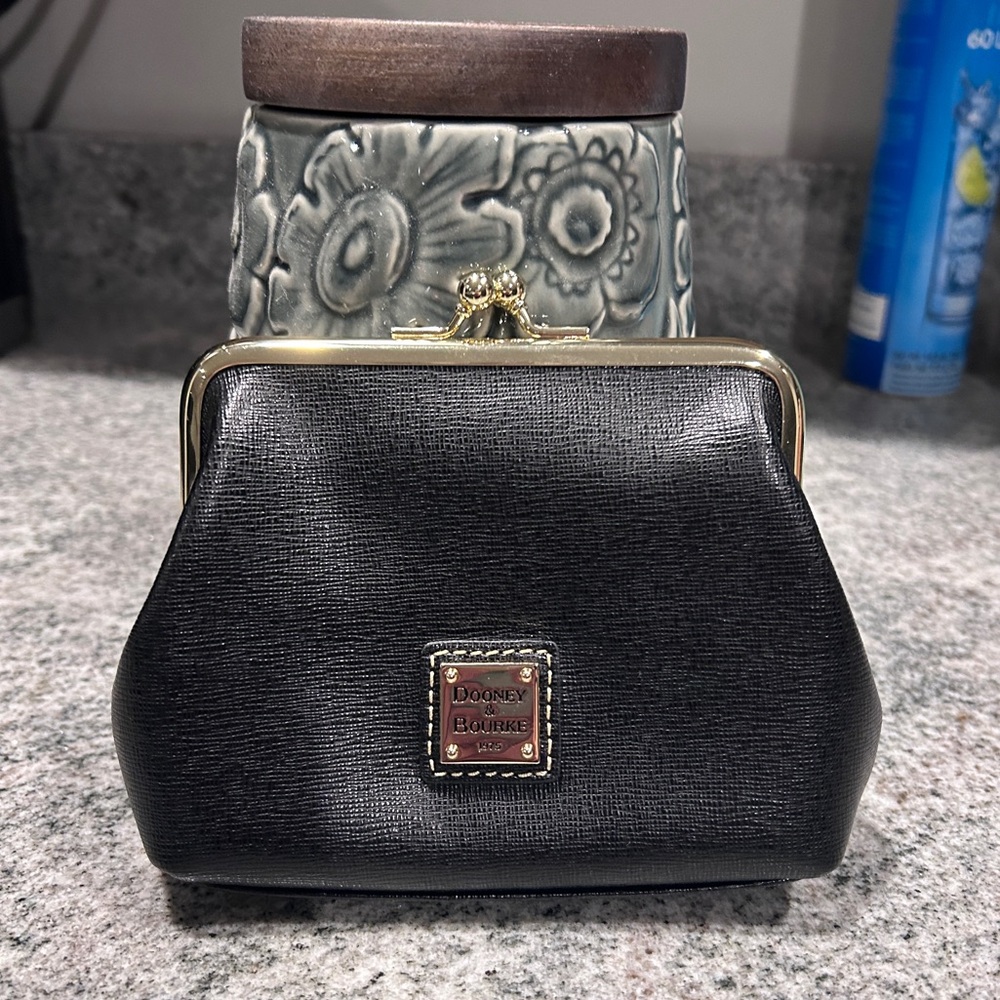 Dooney & Bourke saffiano kiss lock wallet NWOT